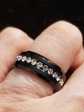 NEW, Size 6, Unisex Black Ring W/ Inset White Stones All Around Minimalist COOL.
